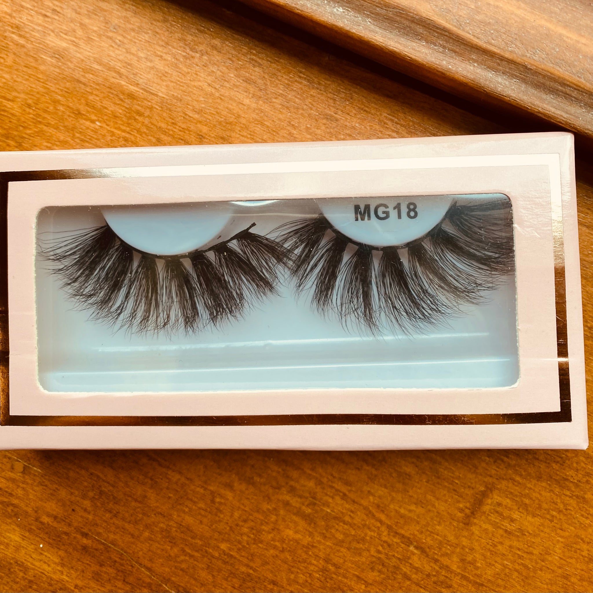 Manifest lashes